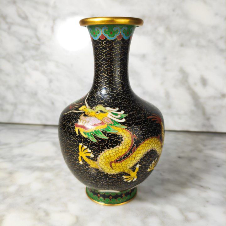 Jarrón Chino de Cloisonne con Patrón de dragones c.1970
