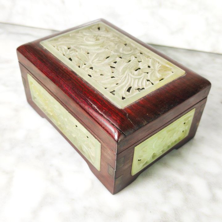 Caja China Lacada con Jade c.1950