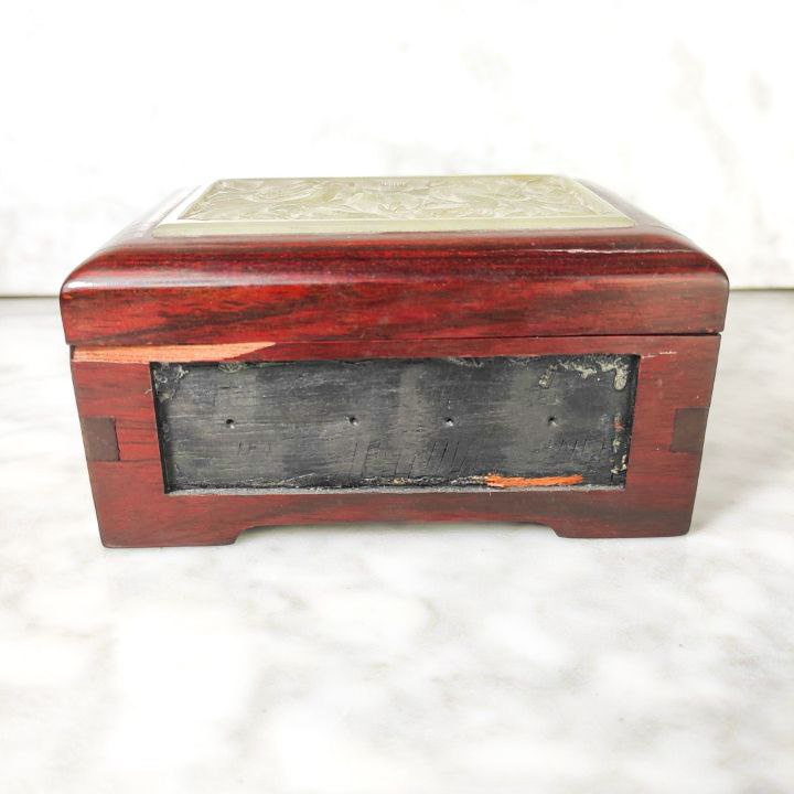 Caja China Lacada con Jade c.1950