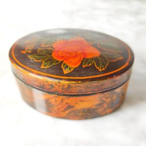 Caja lacada China s.XX