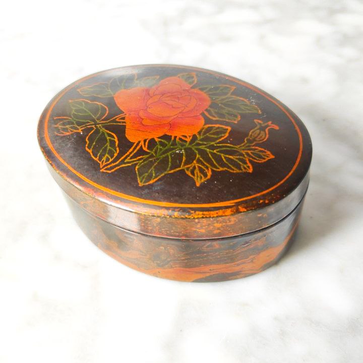 Caja lacada China s.XX