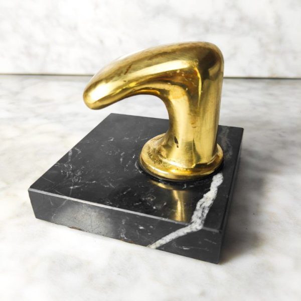 Noray de bronce sobre mármol negro estilo Marinero Náutico c.1970