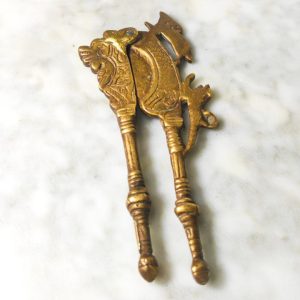 LOTE000139_01.jpg Pinza para Nuez de Areca o de Betel, bronce, Indonesia s.XIX