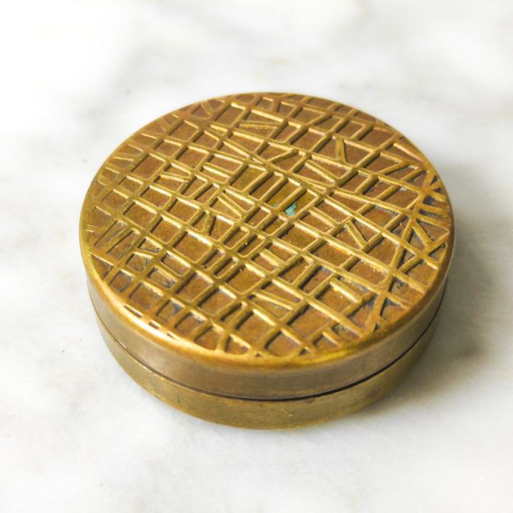 Cajita Pastillero de bronce s.xx