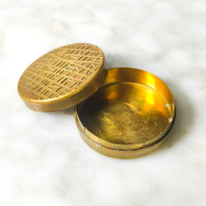 Cajita Pastillero de bronce s.xx