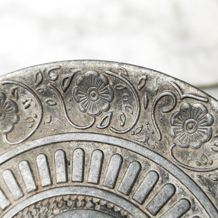 Incensario con el símbolo Om de India