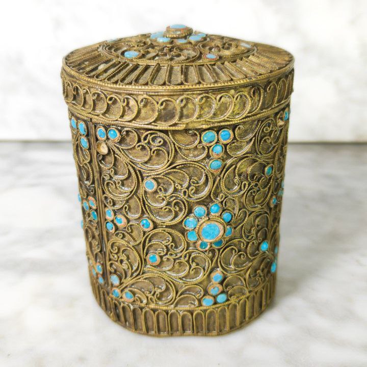 Caja tibetana de Filigrana con perlas de vidrio c.1950