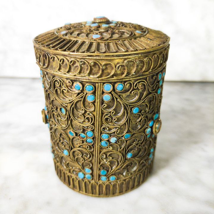 Caja tibetana de Filigrana con perlas de vidrio c.1950