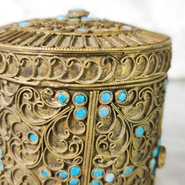 Caja tibetana de Filigrana con perlas de vidrio c.1950