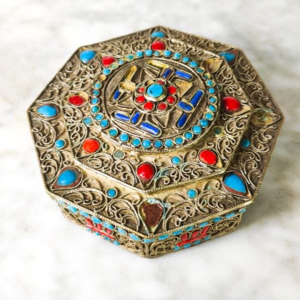 Caja Tibetana con Filigrana y perlas de Vidrio Octogonal c.1950