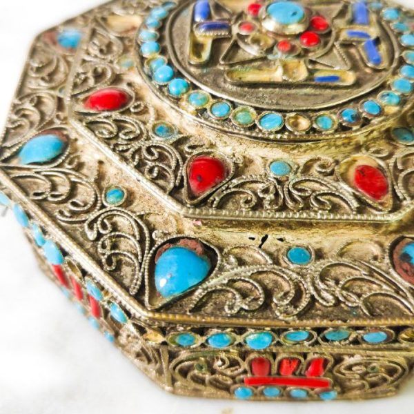 Caja Tibetana con Filigrana y perlas de Vidrio Octogonal c.1950