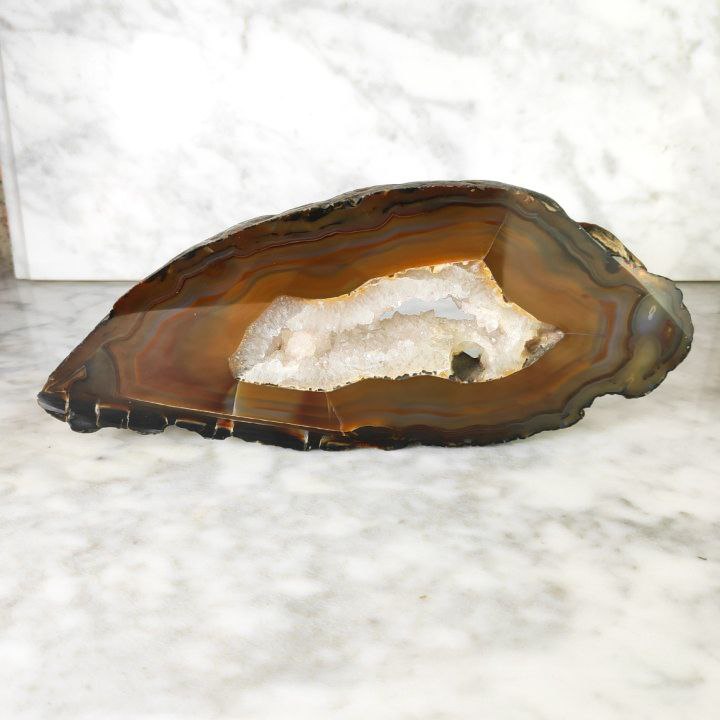 Rodaja de Ágata con geoda de cristales de cuarzo