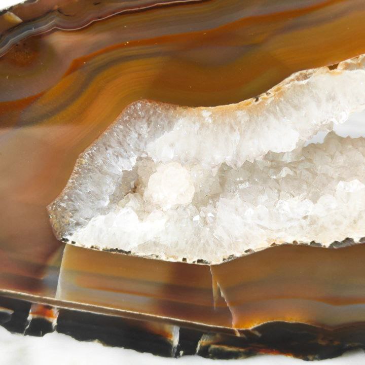 Rodaja de Ágata con geoda de cristales de cuarzo
