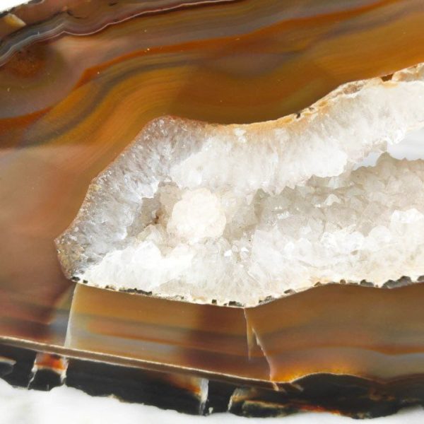 Rodaja de Ágata con geoda de cristales de cuarzo