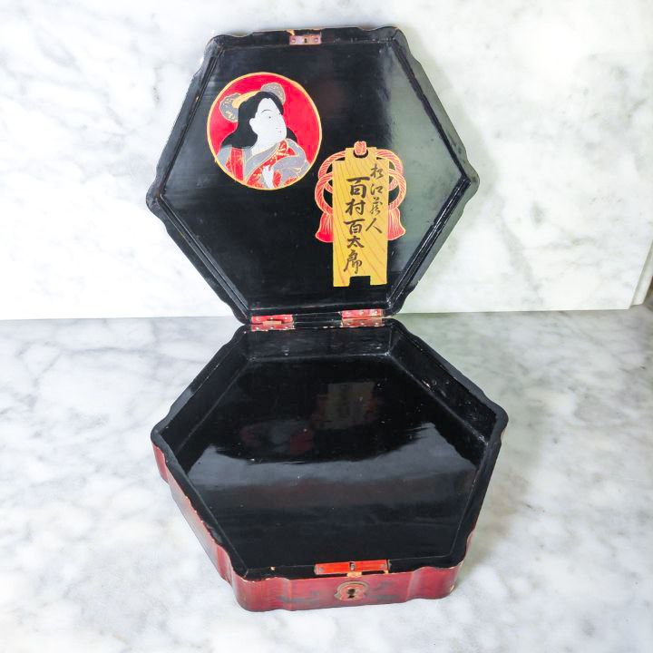 Caja lacada Japonesa del periodo Meiji (1868-1911) hexagonal grande