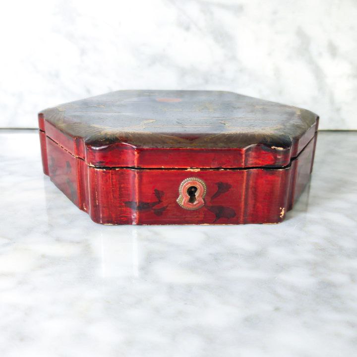 Caja lacada Japonesa del periodo Meiji (1868-1911) hexagonal grande