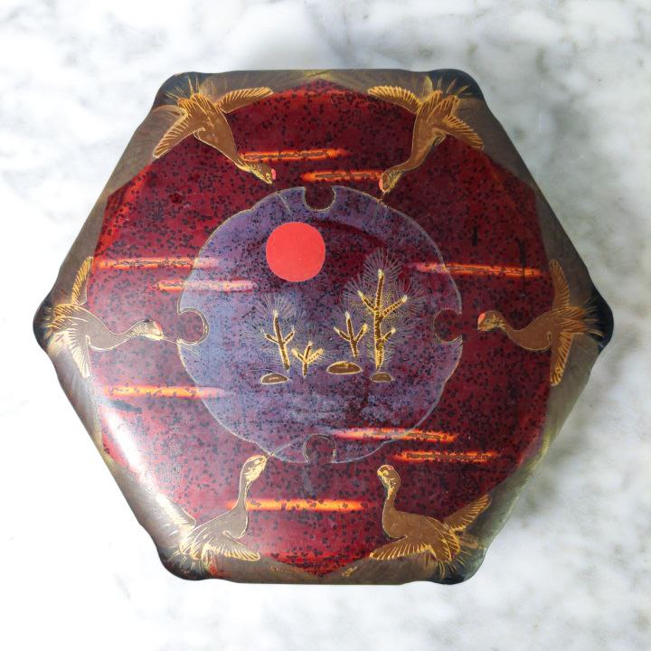 Caja lacada Japonesa del periodo Meiji (1868-1911) hexagonal grande