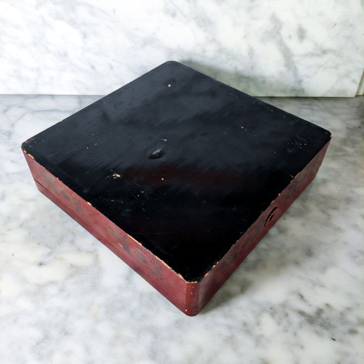 Caja lacada Japonesa del periodo Meiji (1868-1911) cuadrada grande