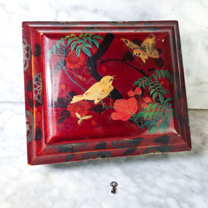 Caja lacada Japonesa del periodo Meiji (1868-1911) con llave