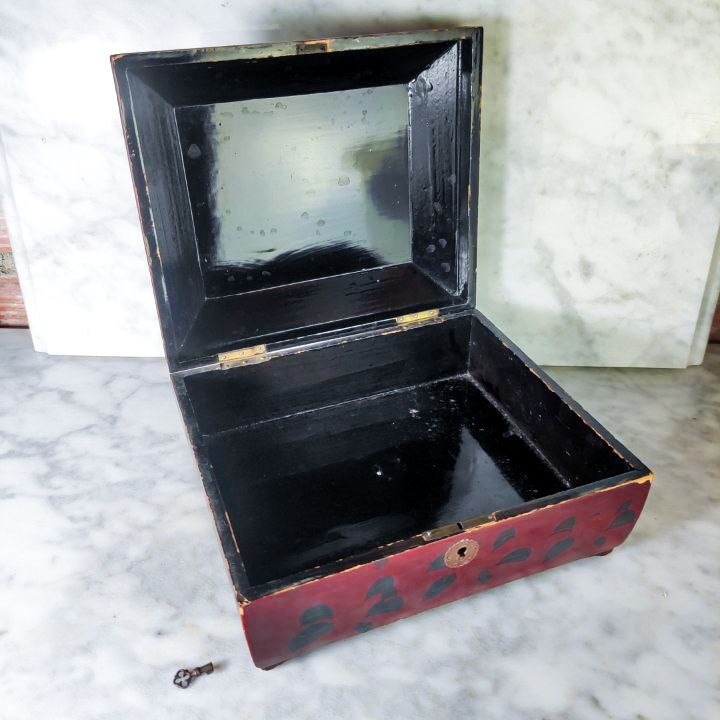 Caja lacada Japonesa del periodo Meiji (1868-1911) con llave