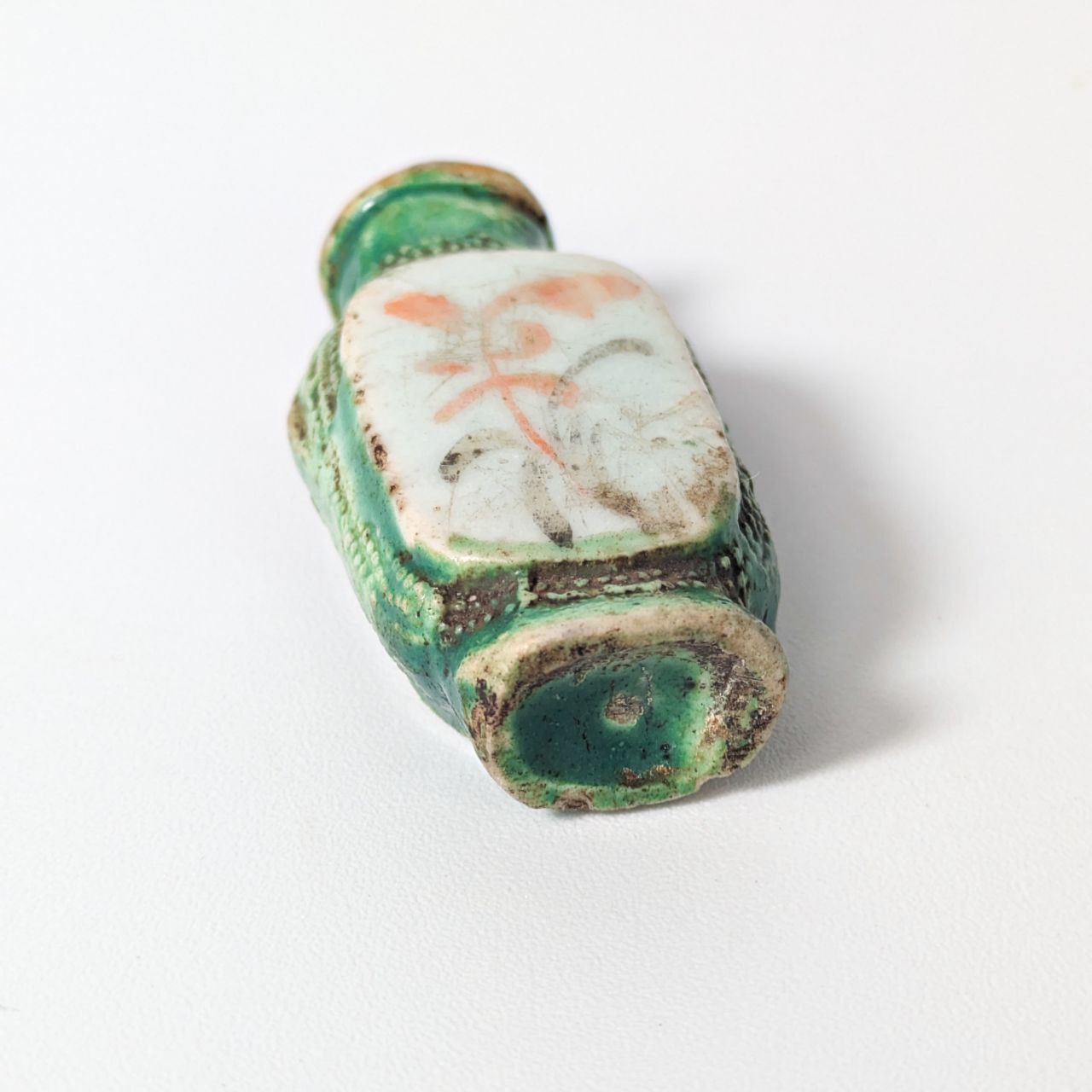 LOTE000181_03-1.jpg Botellita de Rapé China periodo Tongzhi (1861-1875) esmaltado verde