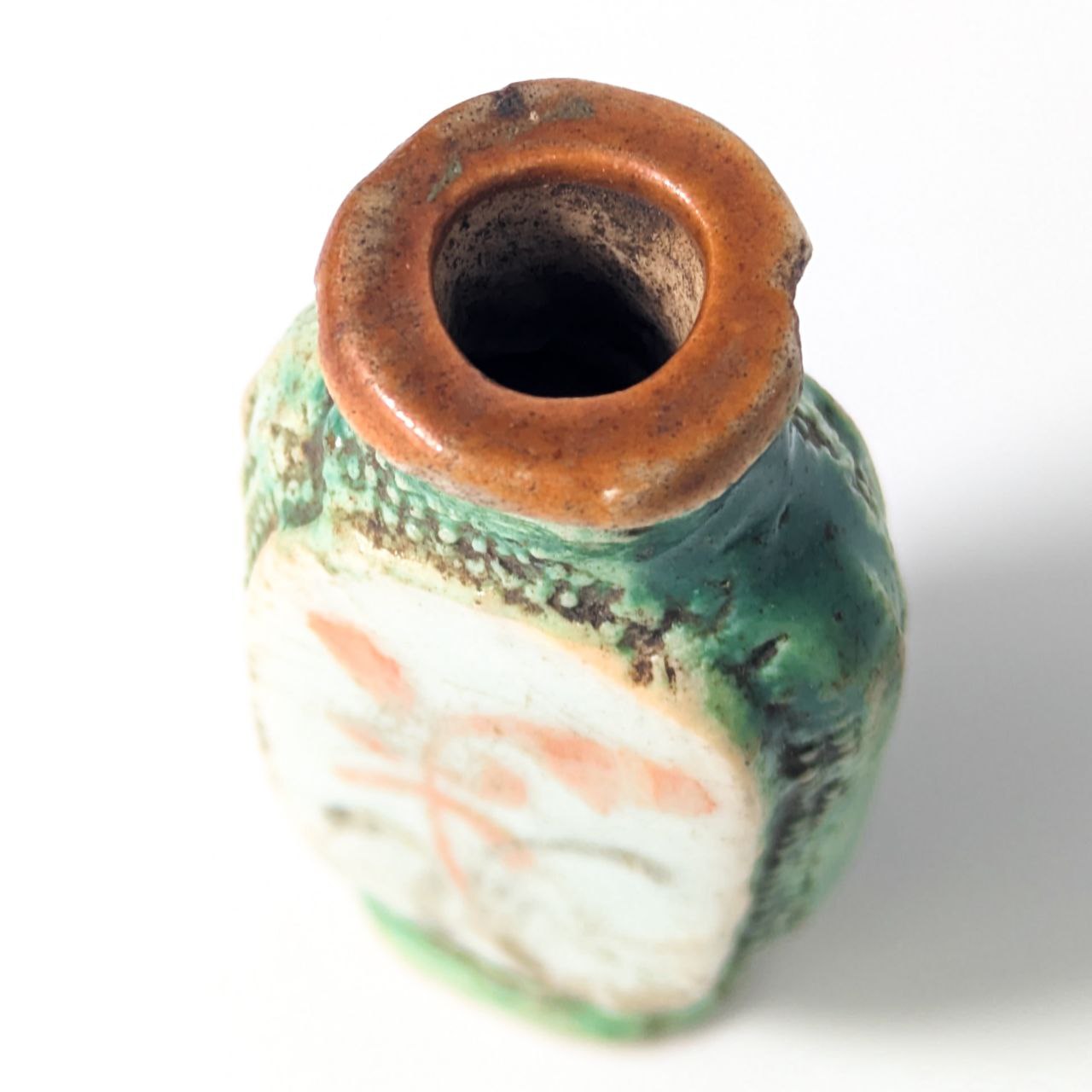 LOTE000181_04-1.jpg Botellita de Rapé China periodo Tongzhi (1861-1875) esmaltado verde