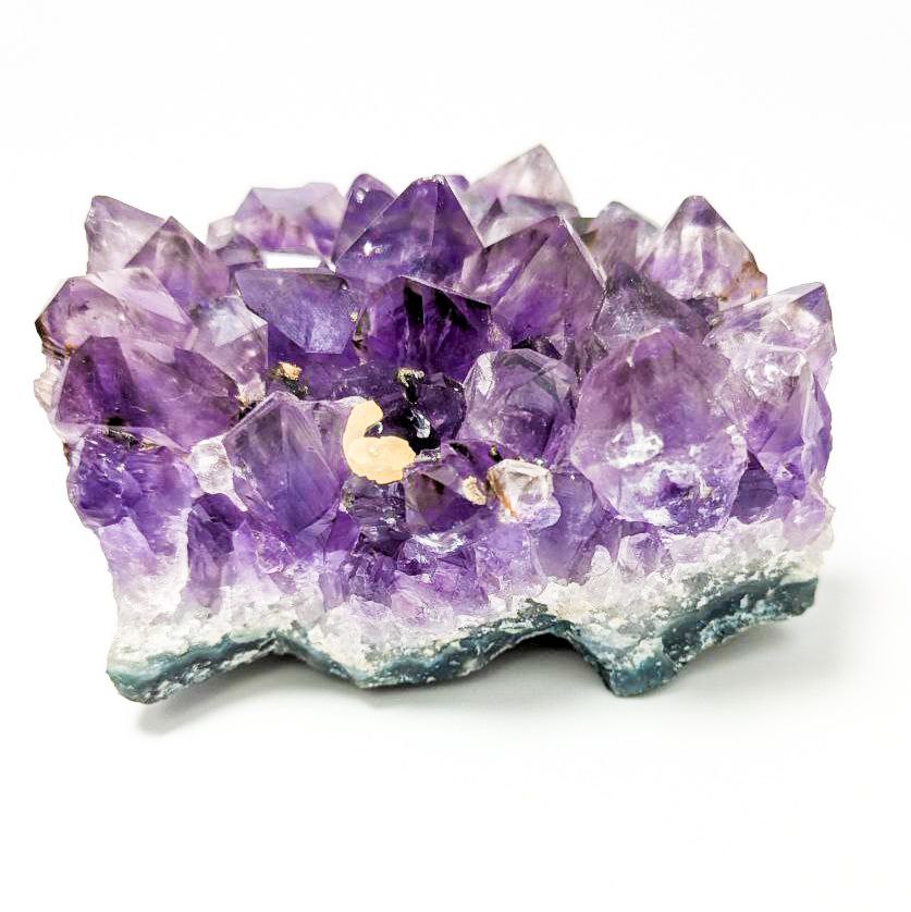 Drusa de Cuarzo amatista de Brasil con un agregado de calcita globular