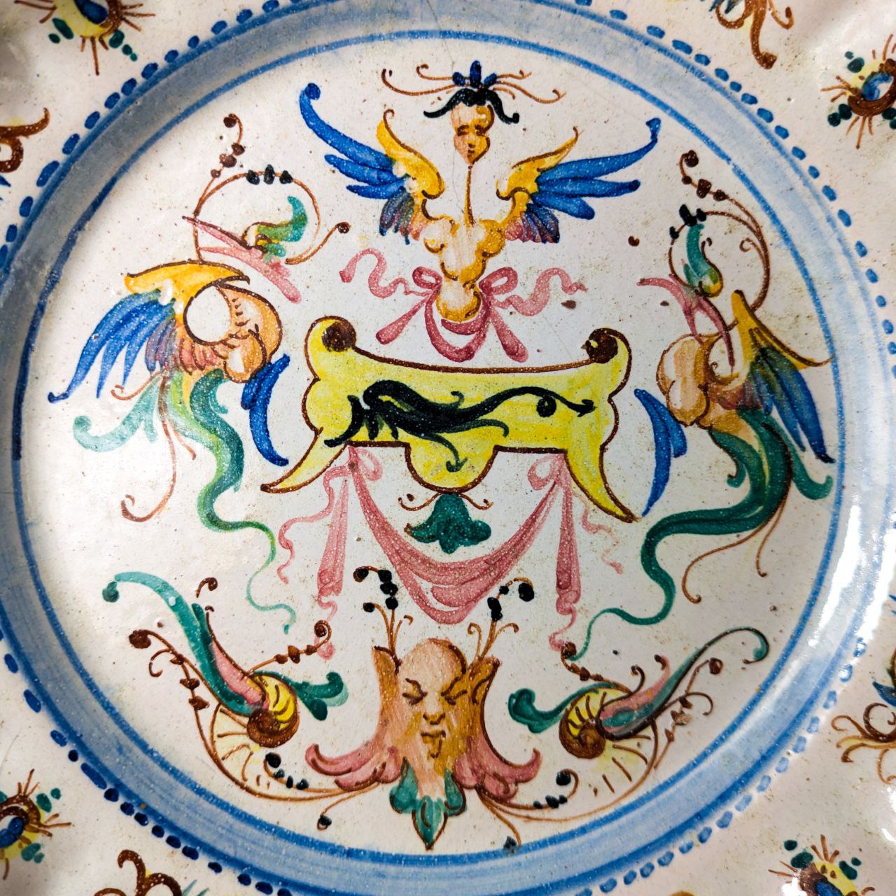 Plato italiano de Derutta estilo Grotesche Neorenacimiento Finales s.XIX