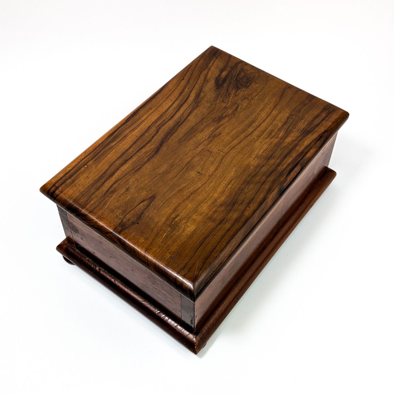 Caja de Recuerdos de Madera de nogal c.1960