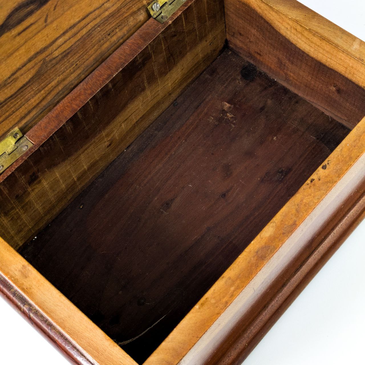 Caja de Recuerdos de Madera de nogal c.1960