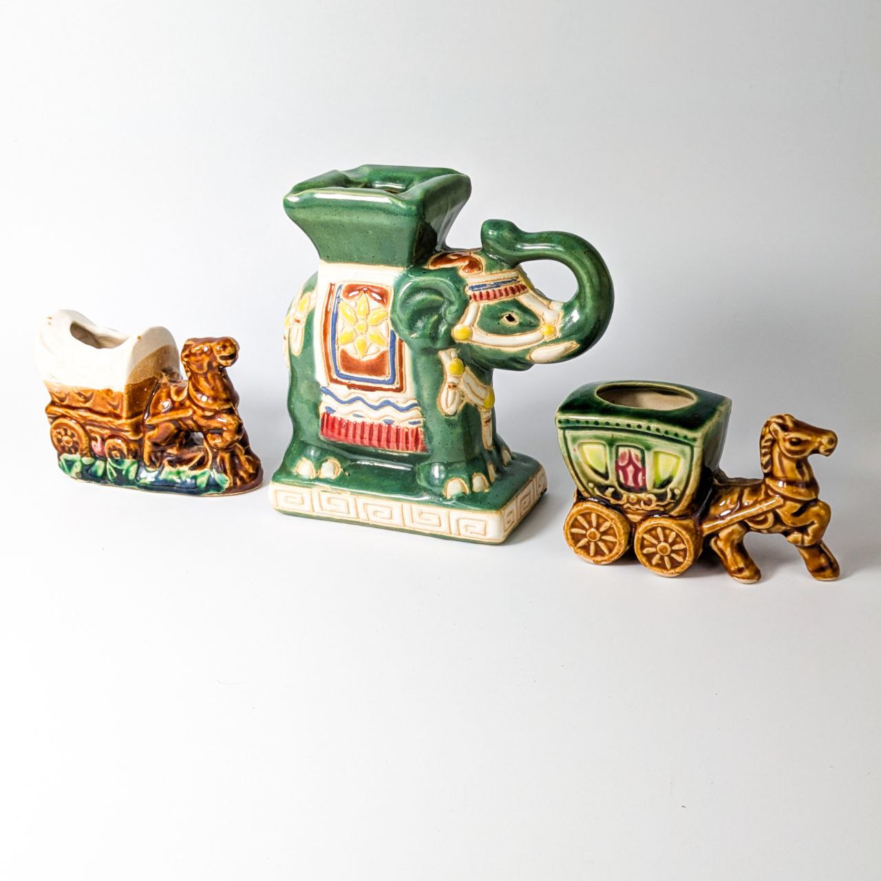 Dos caballos y un Elefante Chino c.1970