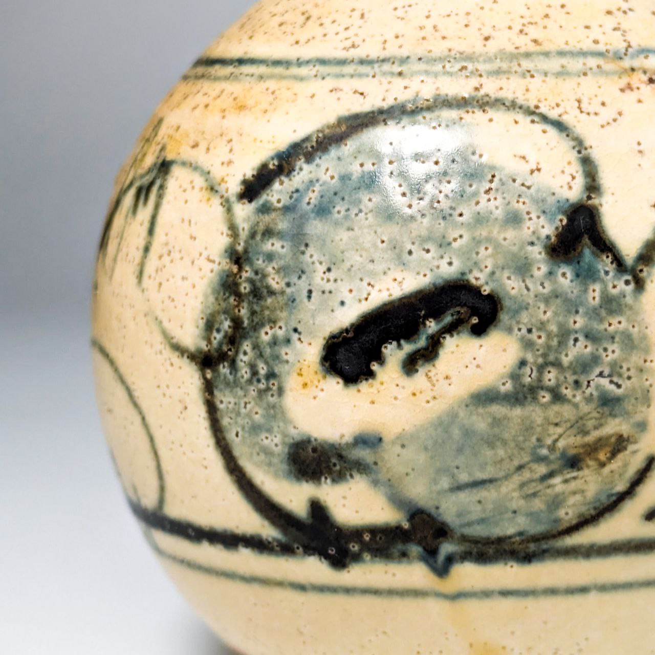 Pareja de botellitas de Sake Japonesas estilo Annan de Vietnam finales s.XX