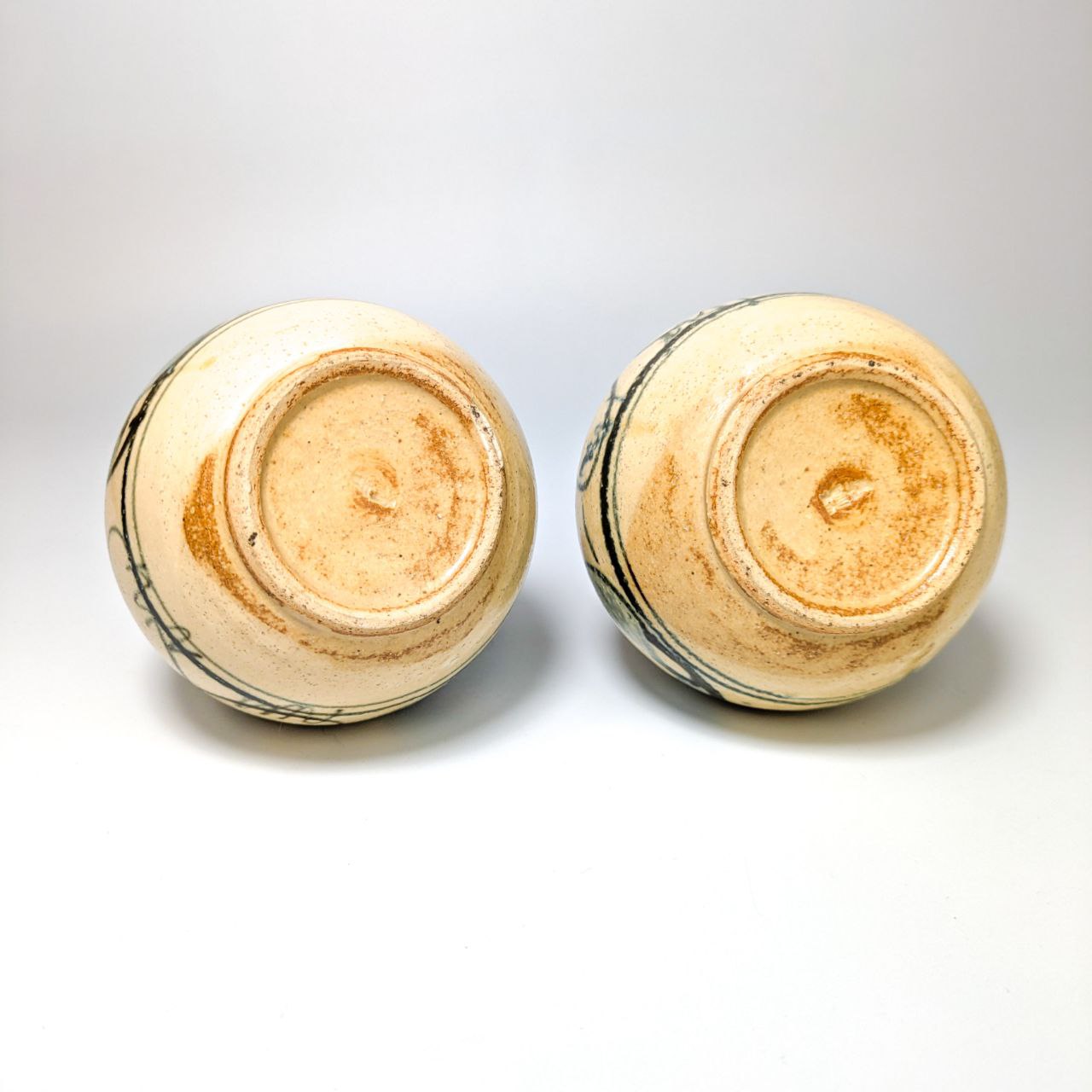 Pareja de botellitas de Sake Japonesas estilo Annan de Vietnam finales s.XX