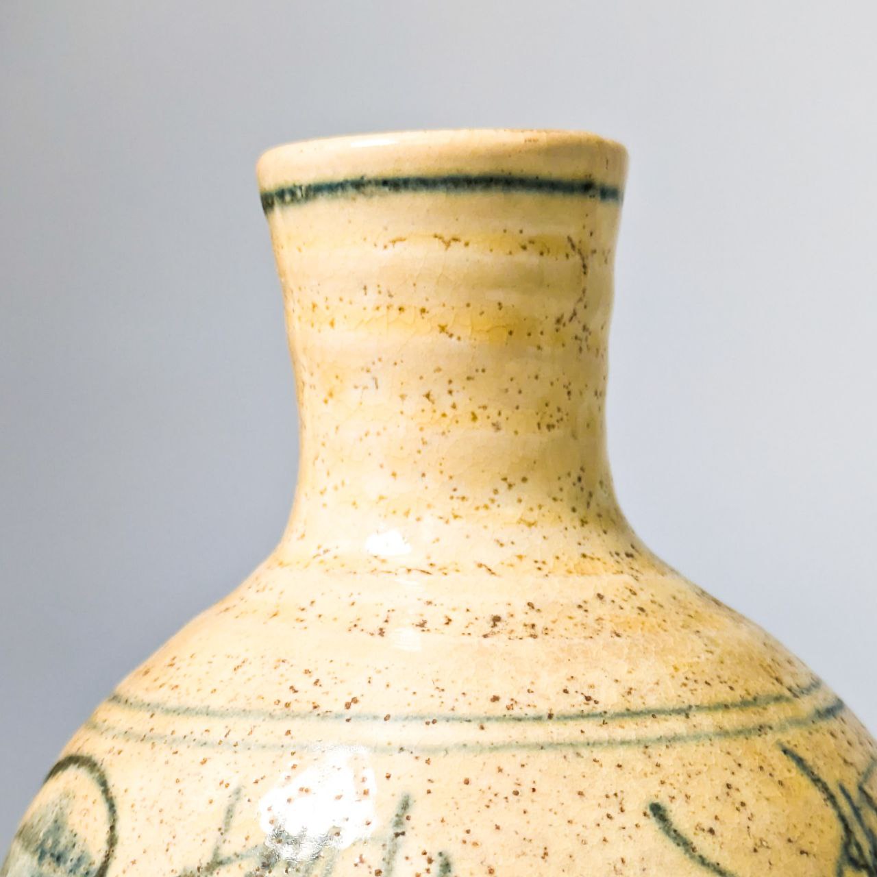 Pareja de botellitas de Sake Japonesas estilo Annan de Vietnam finales s.XX