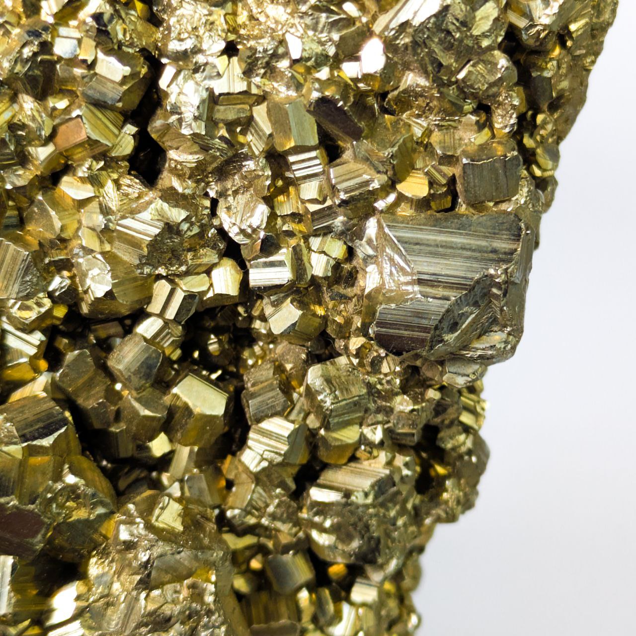 Mineral de Pirita maclada de Huanzala, Perú