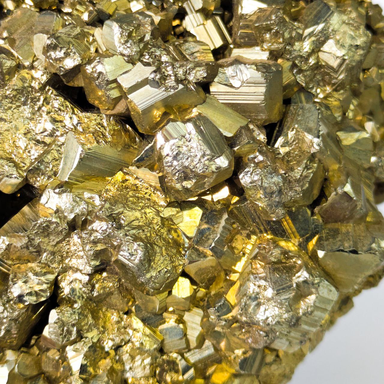 Mineral de Pirita maclada de Huanzala, Perú