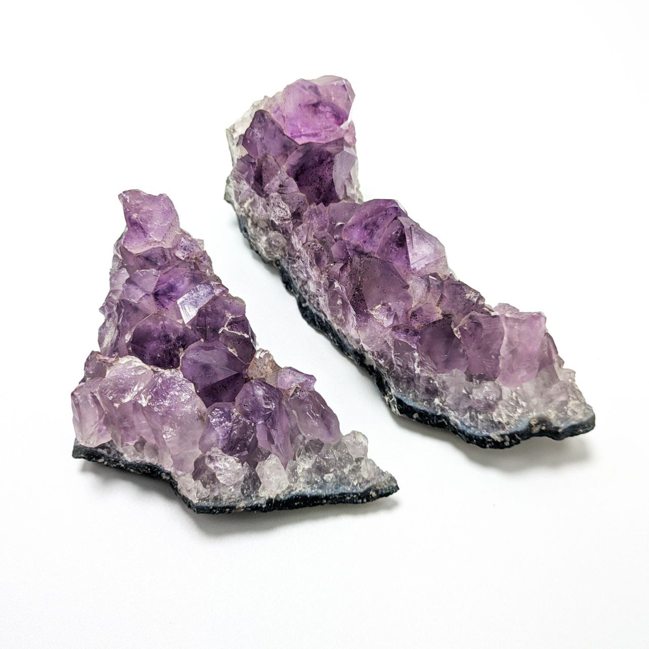 Dos trozos de Geoda de Amatista, Brasil