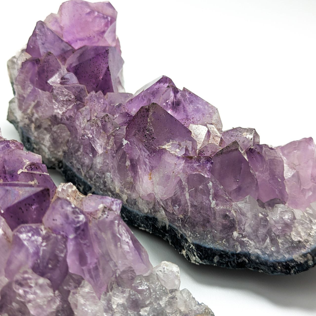 Dos trozos de Geoda de Amatista, Brasil