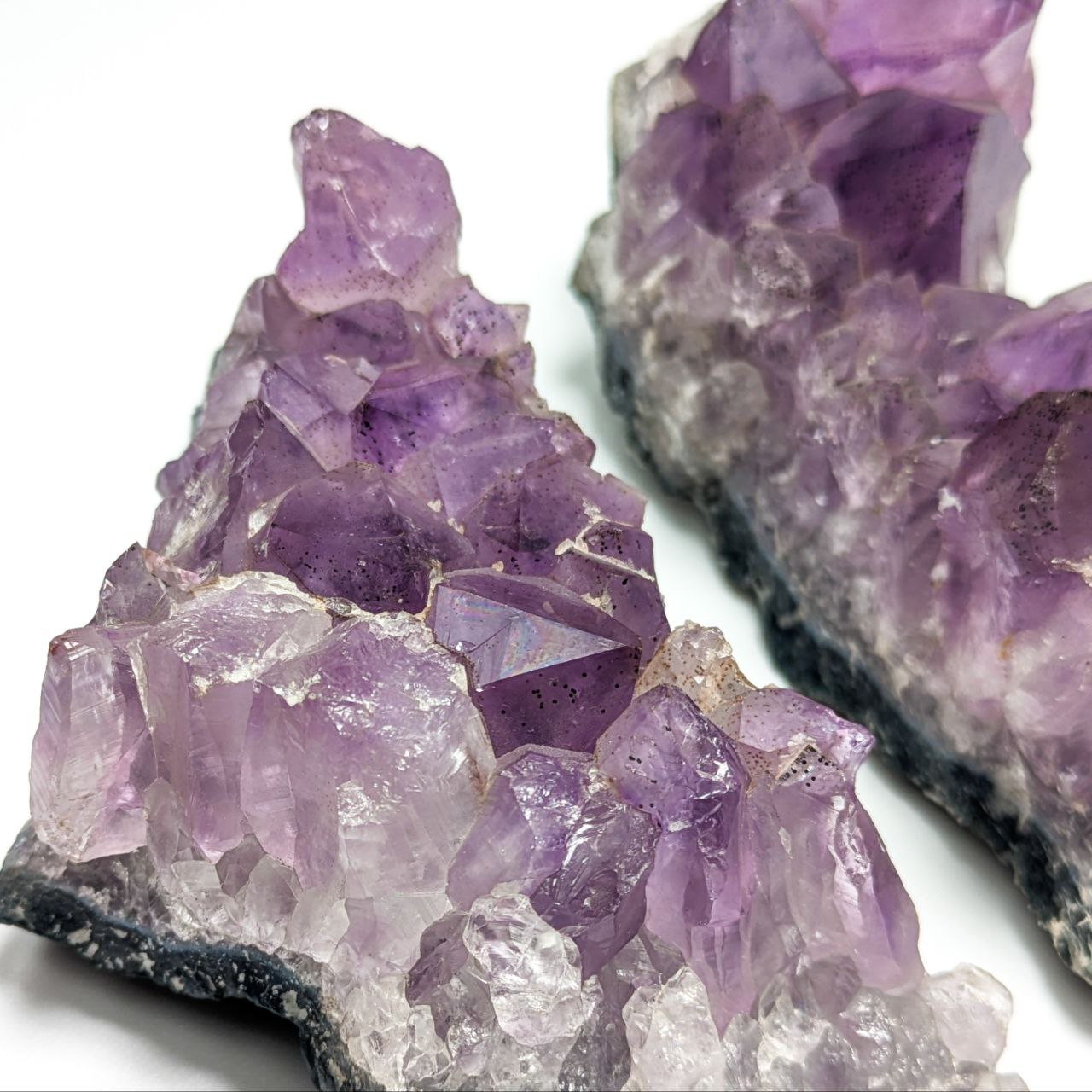 Dos trozos de Geoda de Amatista, Brasil