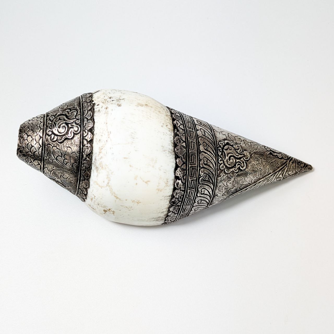 Concha Ceremonial tibetana Shanka con Plata  c.1880