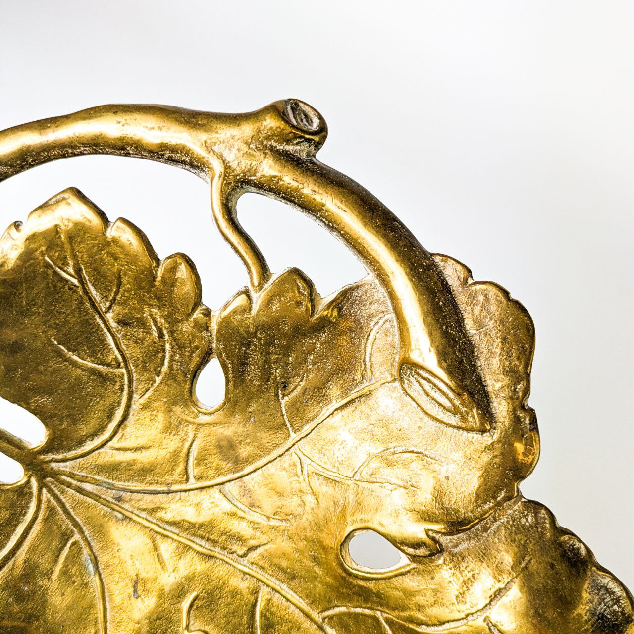 Bandeja frutera de bronce en forma de Hoja de Vid Art Nouveau Francesa c.1900