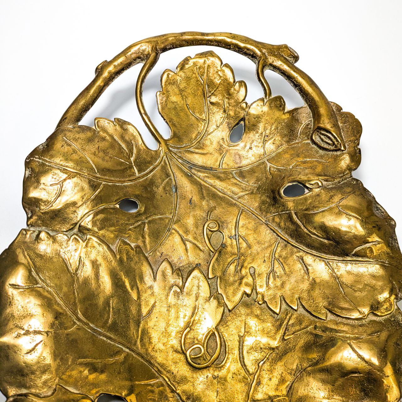 Bandeja frutera de bronce en forma de Hoja de Vid Art Nouveau Francesa c.1900