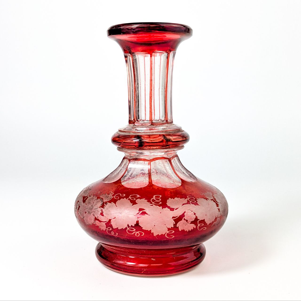 Decantador de Vidrio de Rubi de Bohemia c.1900