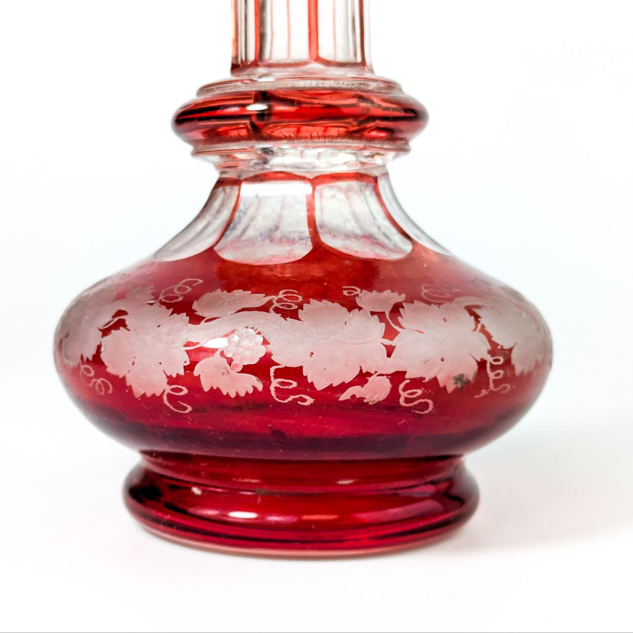 Decantador de Vidrio de Rubi de Bohemia c.1900