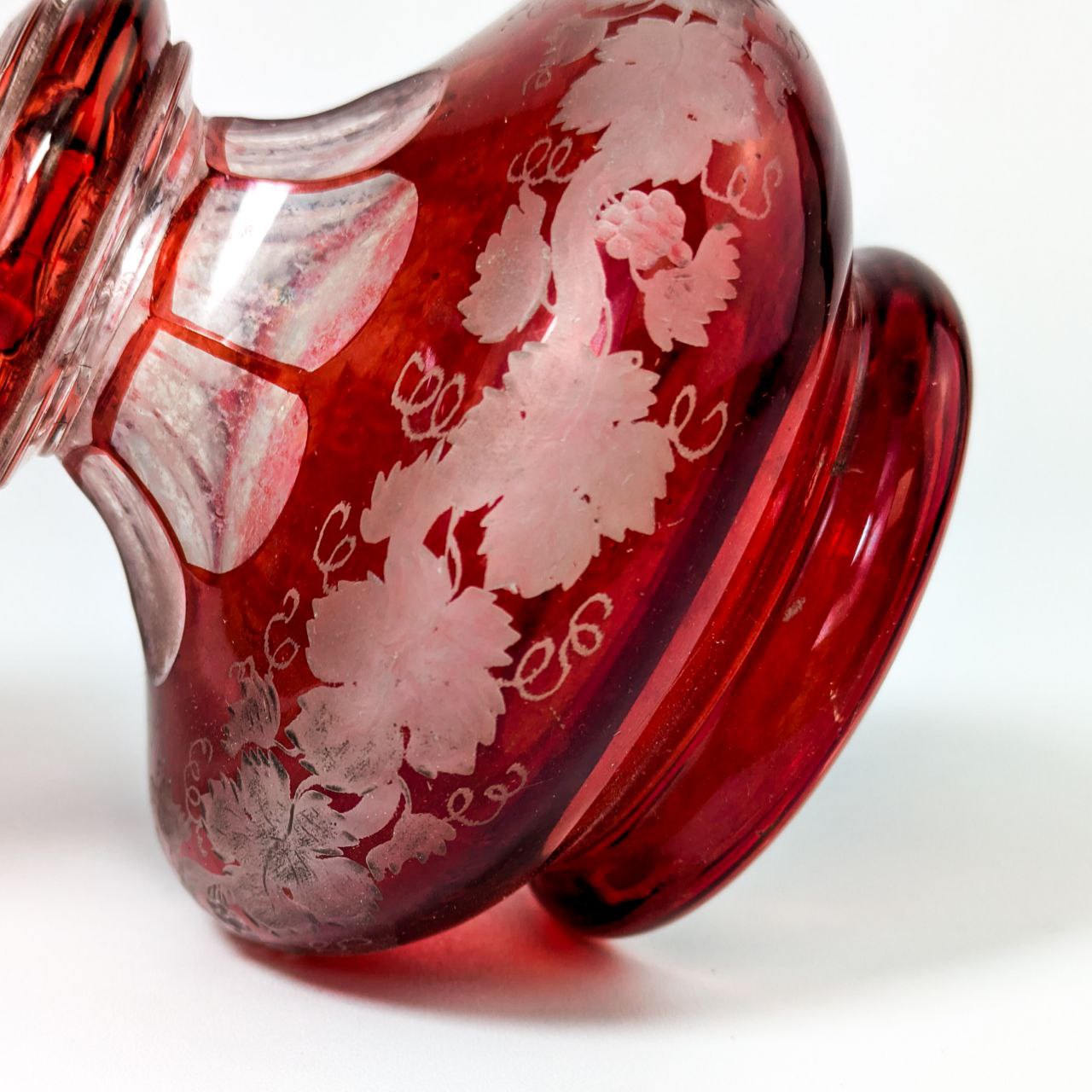 Decantador de Vidrio de Rubi de Bohemia c.1900