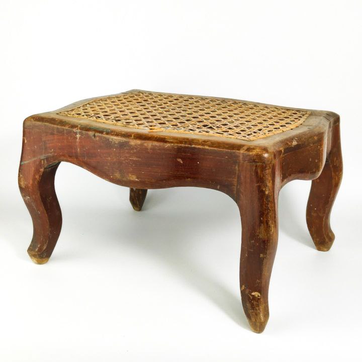 Reposapies de rejilla Época Isabelina (1833-1868)