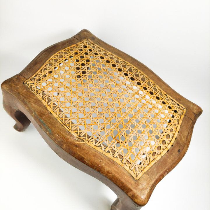 Reposapies de rejilla Época Isabelina (1833-1868)