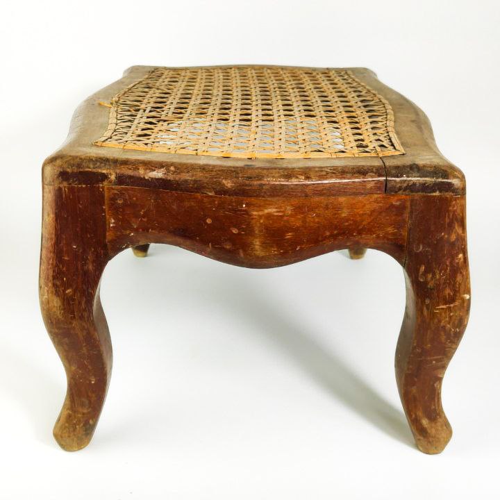 Reposapies de rejilla Época Isabelina (1833-1868)