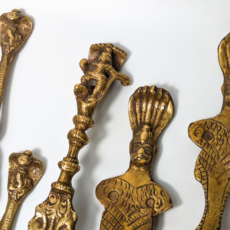 Cucharas para ritual hawan de bronce, India finales s.XIX