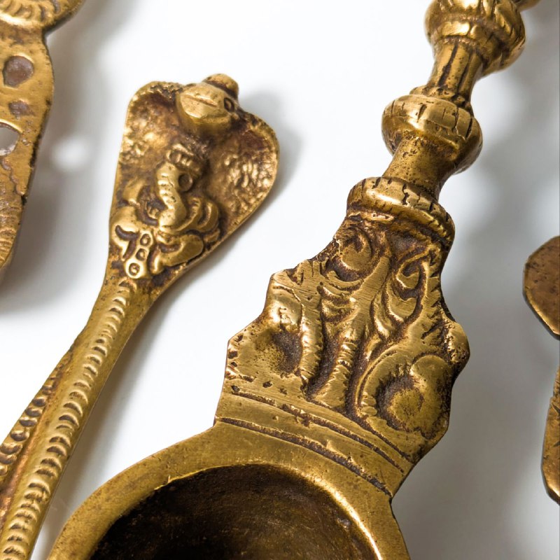 Cucharas para ritual hawan de bronce, India finales s.XIX